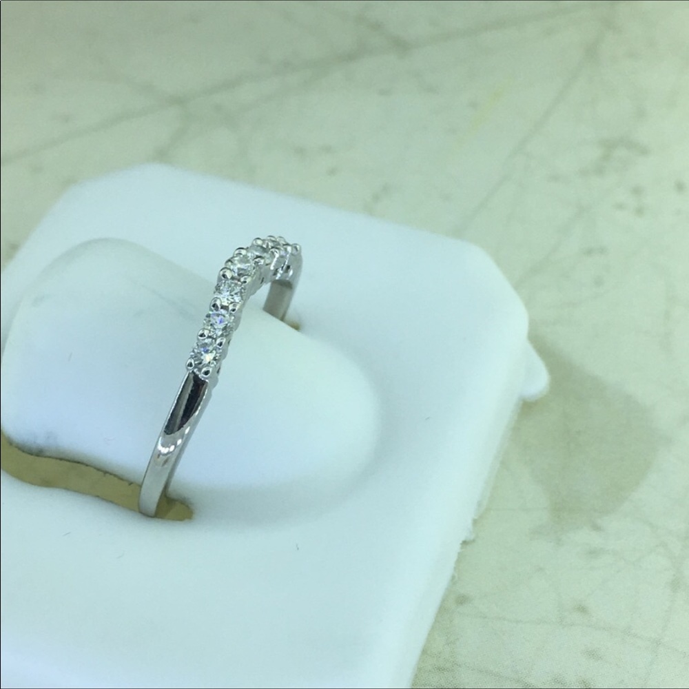Ladies 14k White Gold VS Quality Diamonds Band - Picture 6 of 6